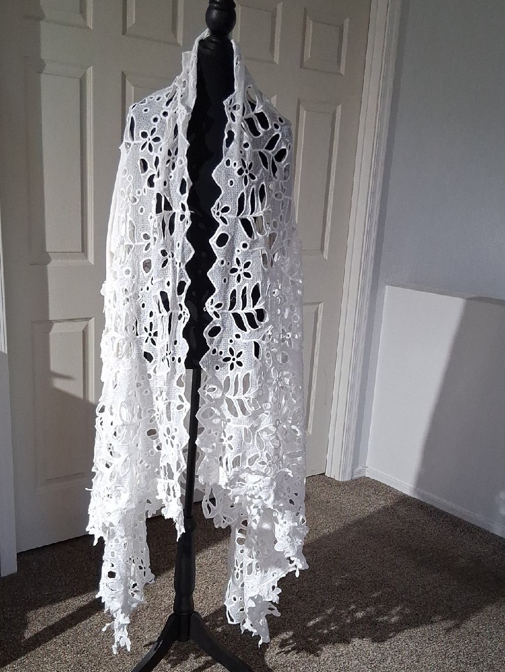 NWOT White Asymmetrical Floral Lace Crochet Shawl